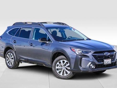 Used 2025 Subaru Outback Premium image 2