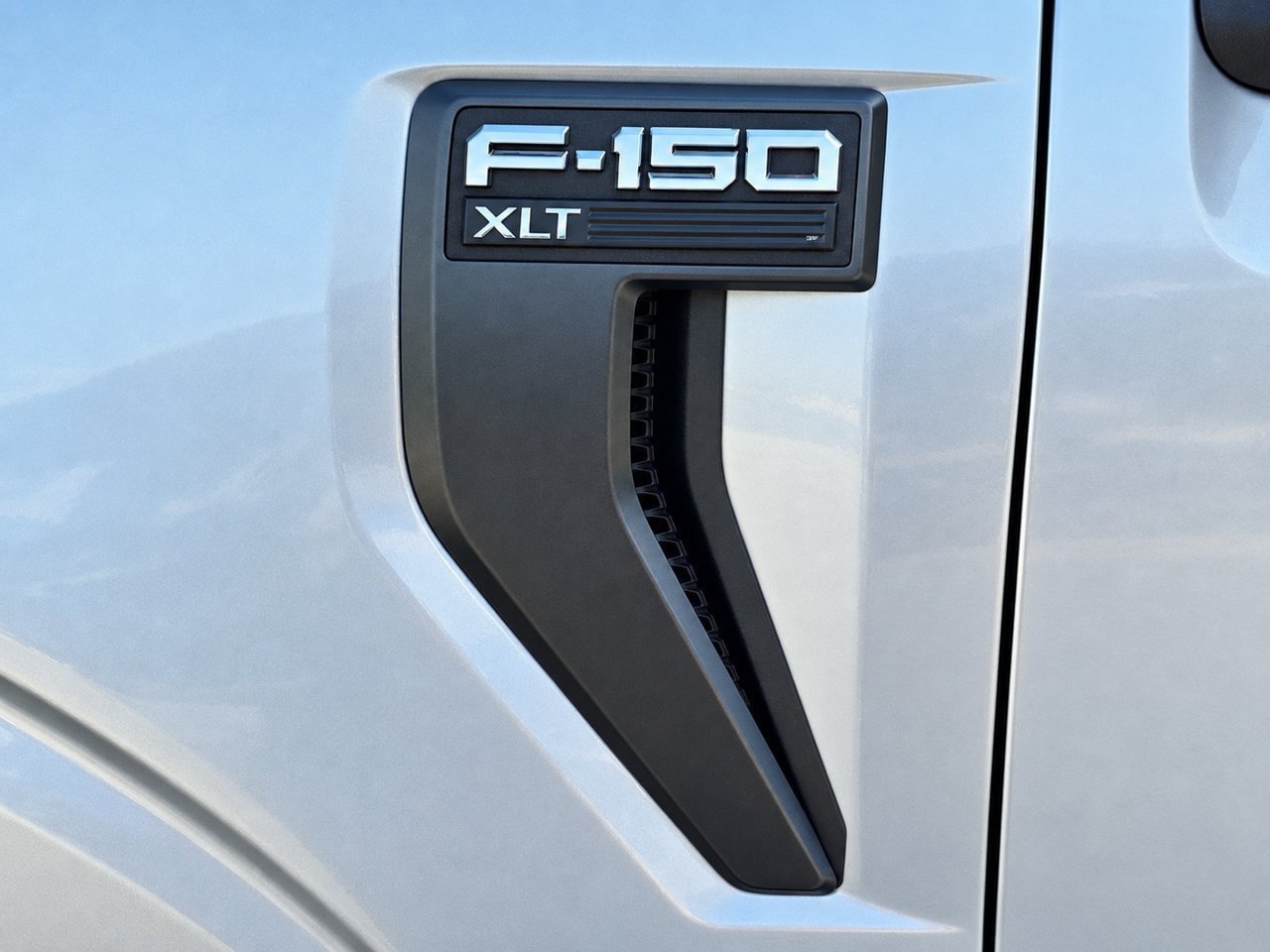 Used 2023 Ford F150 XLT w/ Equipment Group 302A High AWD/4WD image 9