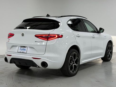 Used 2023 Alfa Romeo Stelvio Veloce image 4