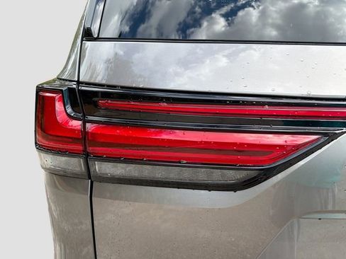 Used 2022 Lexus LX 600 4WD w/ Accessory Package (Z1) image 10