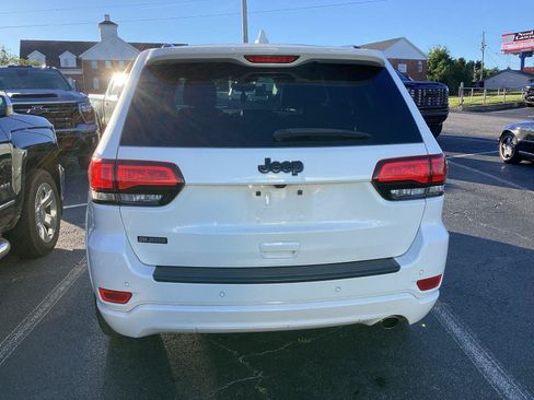 Used 2020 Jeep Grand Cherokee Altitude RWD image 3