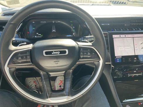 Used 2023 Jeep Grand Cherokee 4WD 4xe image 13