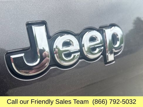 Used 2019 Jeep Cherokee Latitude Plus w/ Cold Weather Group AWD/4WD image 33