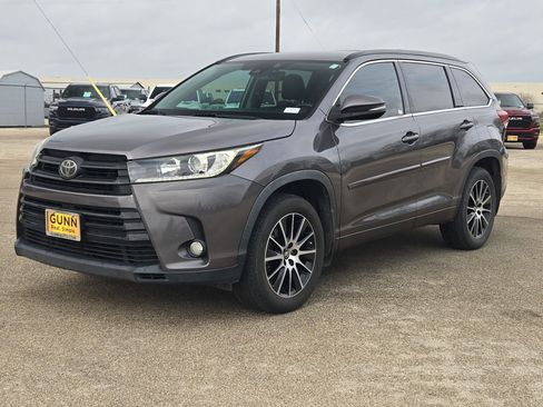 Used 2018 Toyota Highlander SE image 7
