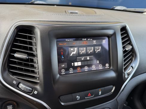 Used 2021 Jeep Cherokee Latitude Plus w/ Sun & Sound Group AWD/4WD image 20