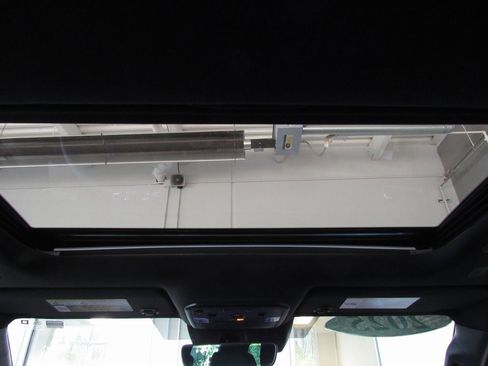 Certified 2025 Toyota Tacoma TRD Off-Road image 32