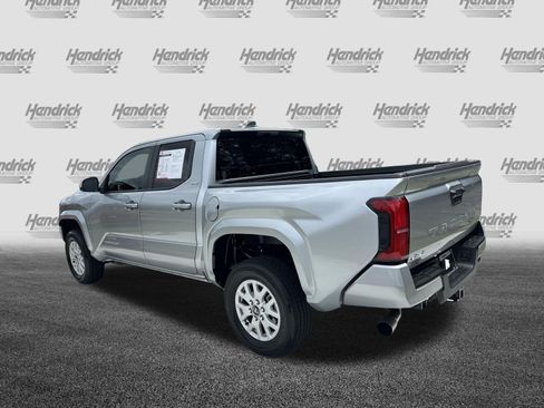 Certified 2025 Toyota Tacoma SR5 AWD/4WD image 8