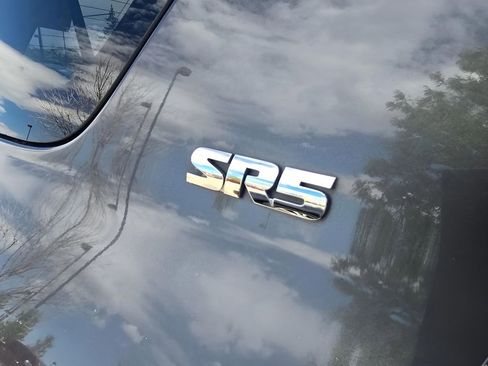 Used 2020 Toyota 4Runner SR5 AWD/4WD image 18