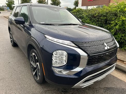 Used 2024 Mitsubishi Outlander SE FWD image 2