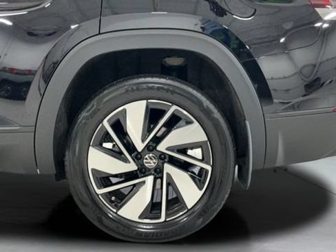 Used 2024 Volkswagen Atlas SE w/ Panoramic Sunroof Package AWD/4WD image 27