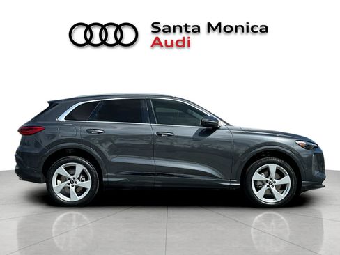 Used 2025 Audi Q5 Premium w/ Premium Plus AWD/4WD image 8