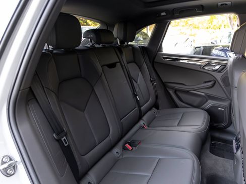 Certified 2025 Porsche Macan AWD/4WD image 50