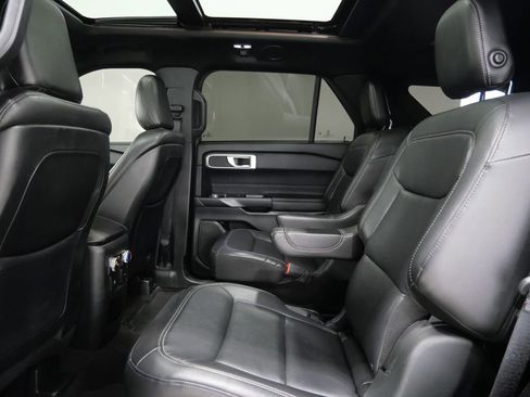 Used 2020 Ford Explorer XLT w/ Equipment Group 202A AWD/4WD image 25