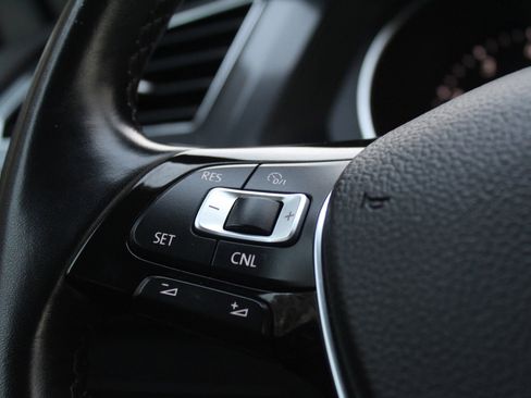 Used 2018 Volkswagen Tiguan SE w/ 3rd Row Seat Package image 27