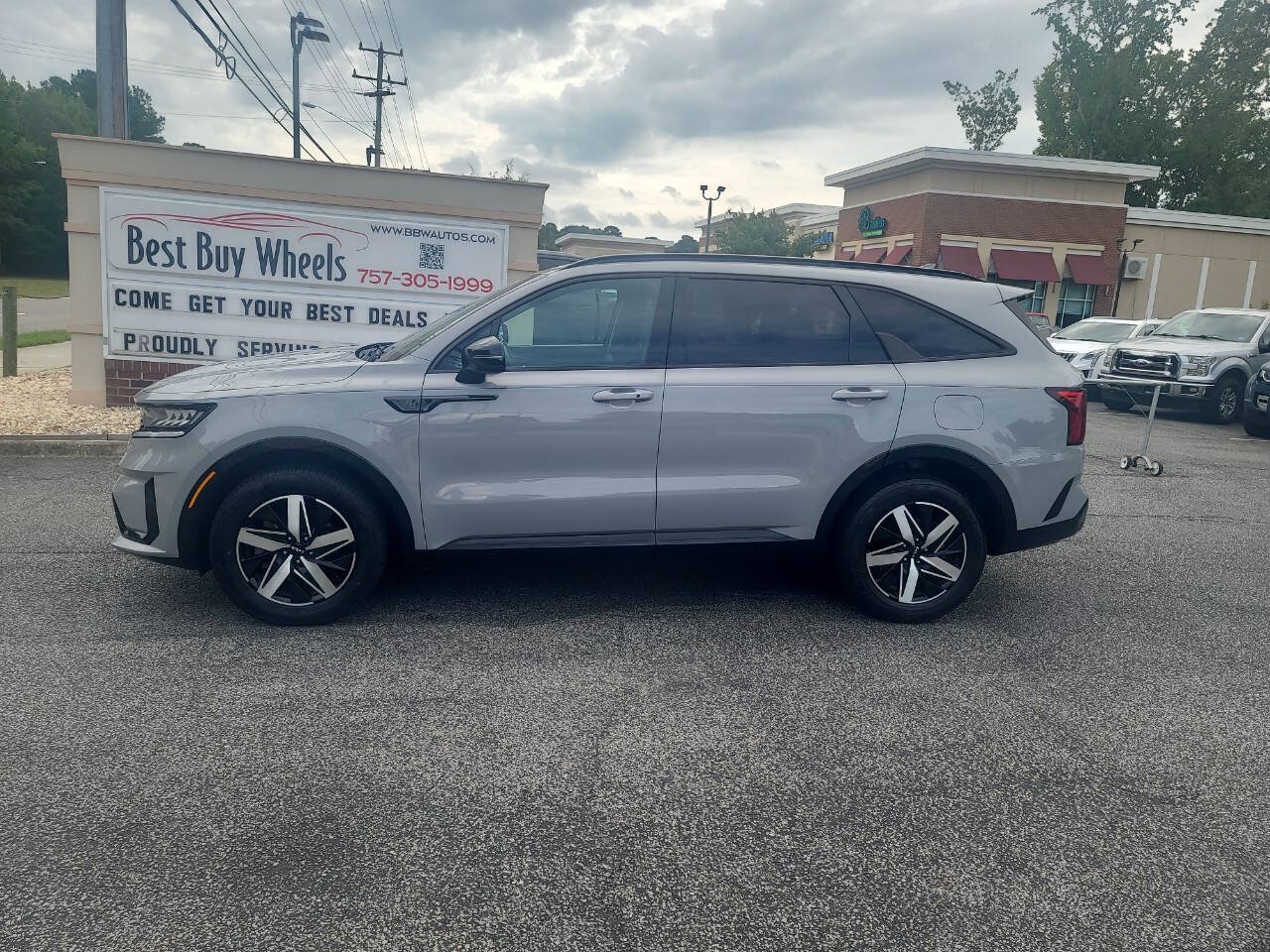 Used 2023 Kia Sorento EX FWD image 4