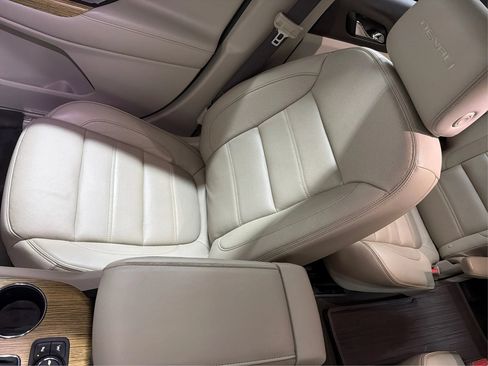 Used 2017 GMC Acadia Denali w/ Technology Package FWD image 17