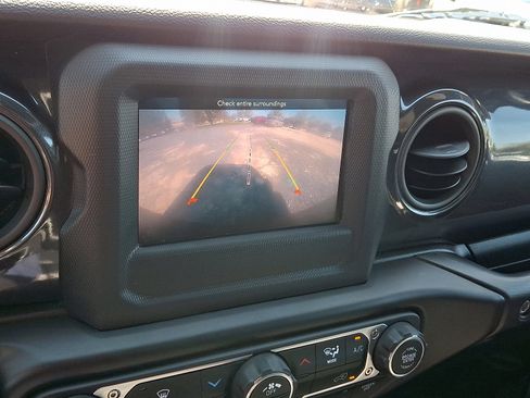 Used 2022 Jeep Wrangler Unlimited Sport AWD/4WD image 29