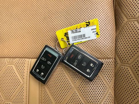 Used 2022 Jeep Grand Wagoneer Series III image 28