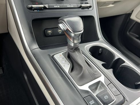 Used 2023 Kia Carnival LX FWD image 36