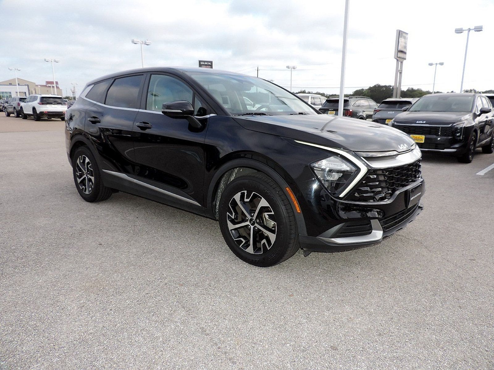 Used 2023 Kia Sportage EX FWD image 3