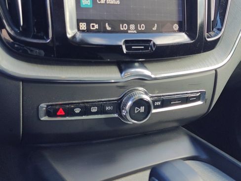 Used 2025 Volvo XC60 B5 Plus image 19