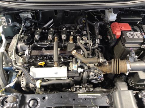 Used 2024 Nissan Versa SR FWD image 30