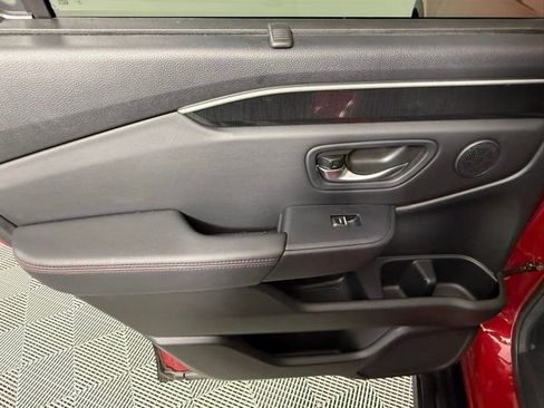 Used 2025 Honda Pilot Black Edition image 35