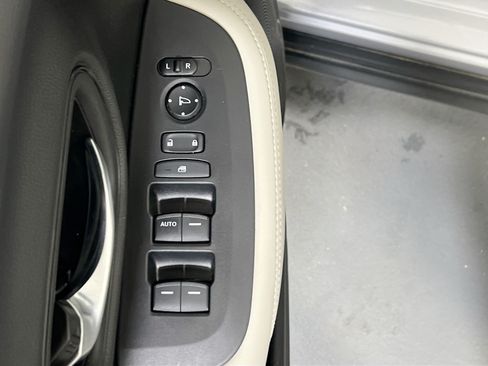 Used 2023 Honda HR-V LX image 17