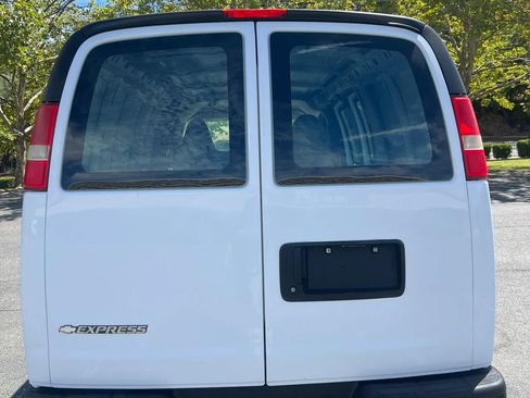 Used 2015 Chevrolet Express 2500 RWD image 6