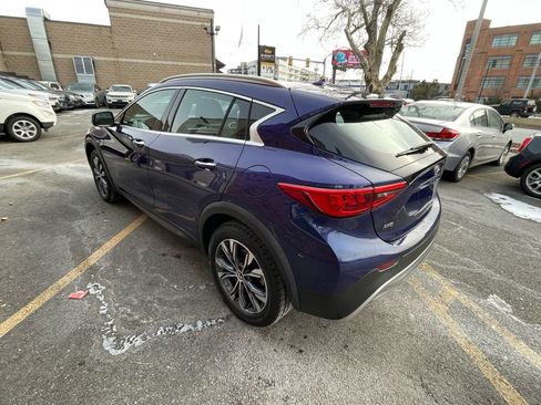 Used 2018 INFINITI QX30 Luxury w/ Cargo Package image 4