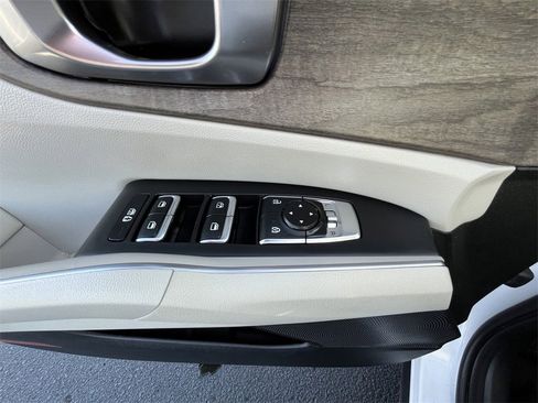 Used 2023 Kia Sorento S w/ Panoramic Sunroof Package image 19