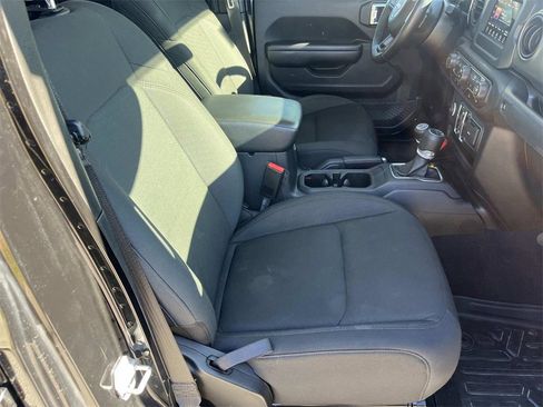 Used 2021 Jeep Gladiator Sport image 32
