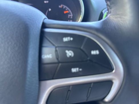 Certified 2022 Jeep Grand Cherokee Laredo X image 27