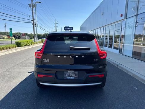 Used 2025 Volvo XC40 B5 Core AWD/4WD image 4