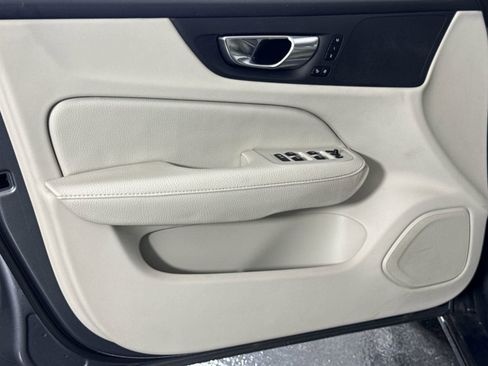 Used 2021 Volvo S60 T8 R-Design Expression image 29