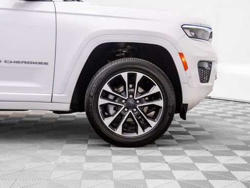 Used 2022 Jeep Grand Cherokee Overland w/ Adv Protech Group III image 38