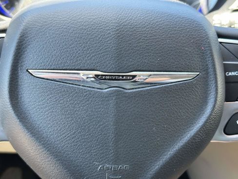 Used 2023 Chrysler Pacifica Touring-L FWD image 21