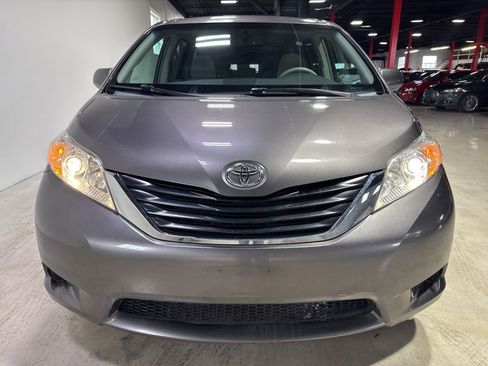 Used 2011 Toyota Sienna LE w/ Towing Pkg FWD image 9