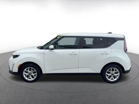 Used 2025 Kia Soul LX w/ LX Technology Package FWD image 8