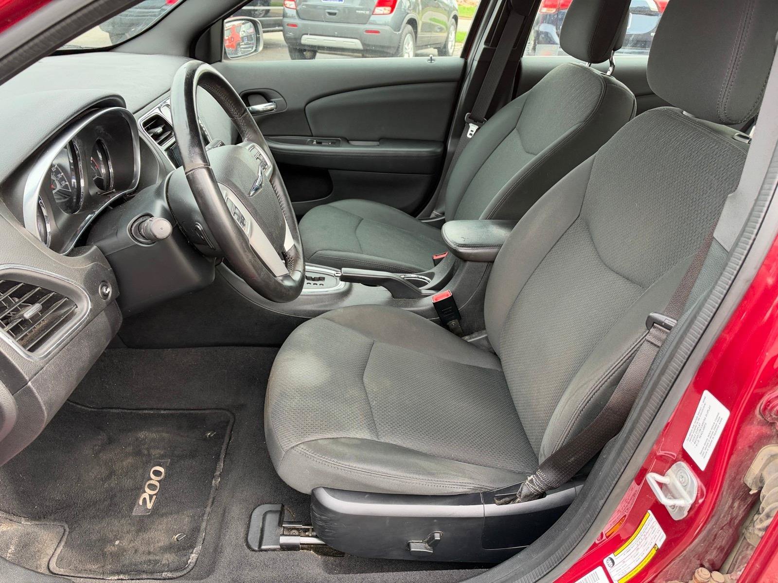 Used 2012 Chrysler 200 Touring FWD image 5