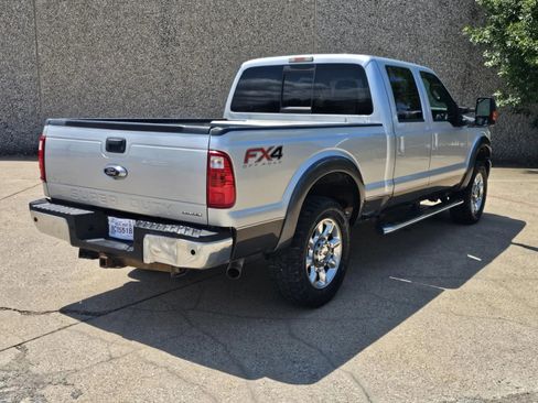 Used 2015 Ford F250 Lariat w/ Lariat Interior Package image 3