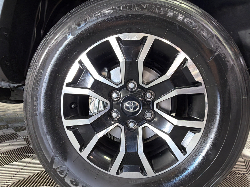 Used 2022 Toyota Tacoma TRD Sport w/ Technology Package RWD image 37