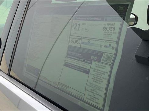 New 2025 Land Rover Discovery Dynamic SE image 16