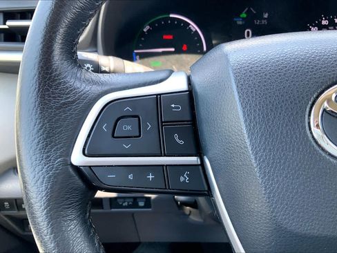 Used 2024 Toyota Sienna XLE FWD image 24