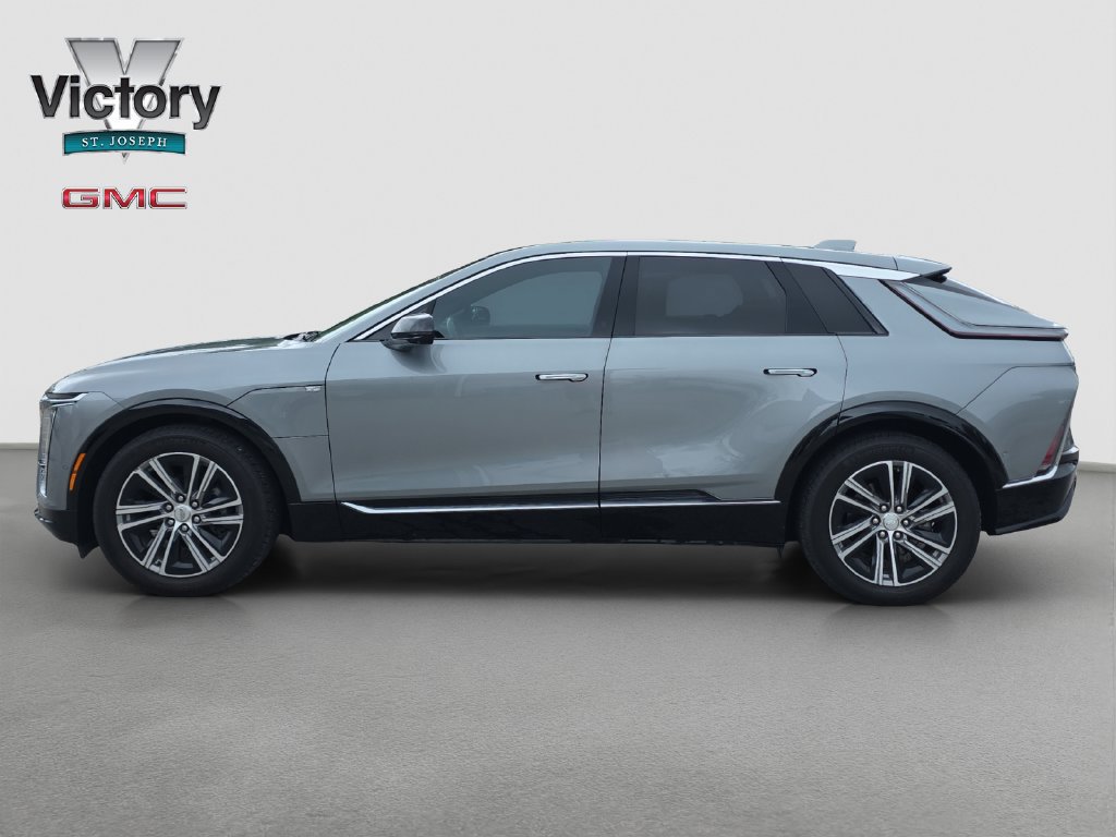Used 2024 Cadillac Lyriq Luxury AWD/4WD image 6