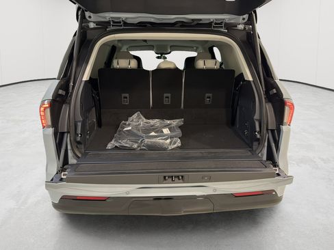 New 2026 Lincoln Navigator Premiere AWD/4WD image 21
