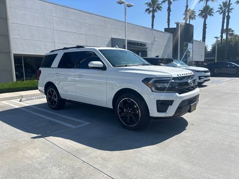 Used 2022 Ford Expedition Limited RWD image 2