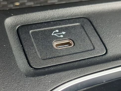 Used 2024 Mercedes-Benz EQB 300 4MATIC image 10