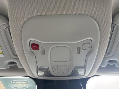 Used 2023 Jeep Renegade Latitude AWD/4WD image 21