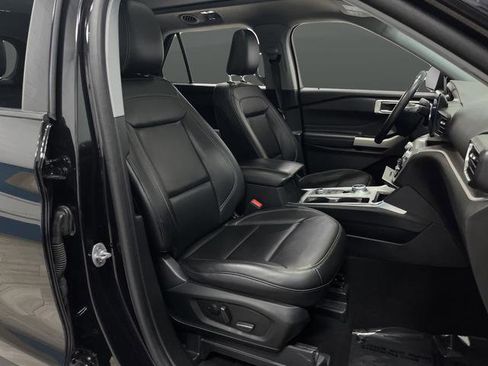 Used 2023 Ford Explorer XLT image 30